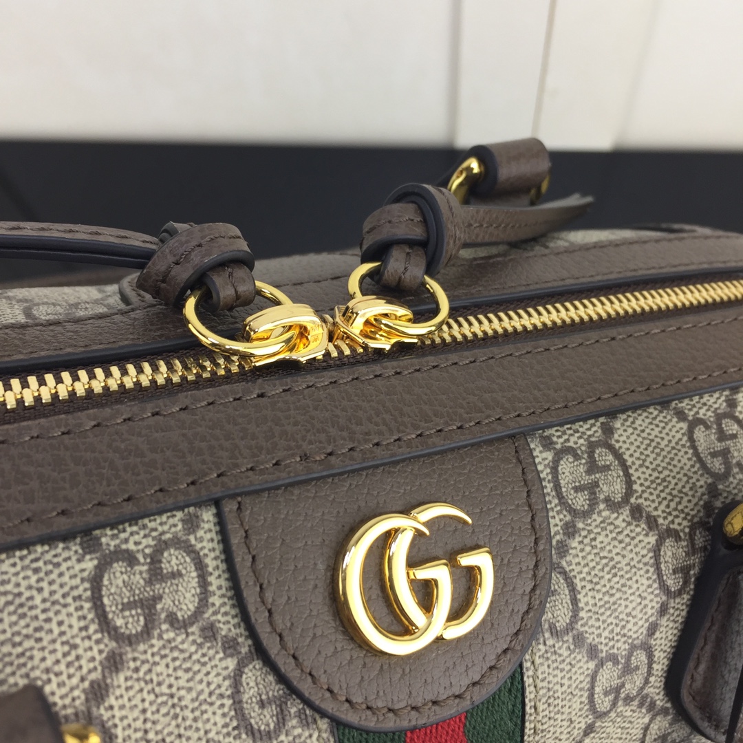 Gucci Round Bags